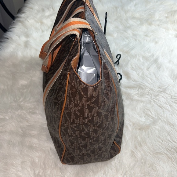 Michael Kors tote with M K - Picture 3 of 8